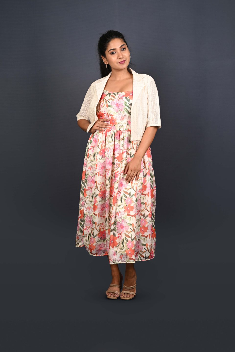 Cape style outfit for pear body shape”