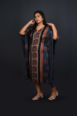 Relaxed kaftan midi dress with tribal motifs and paneling