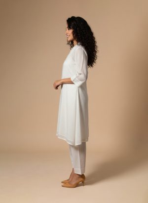 white textured cotton kurta set front view on model – Ivory by Radhika