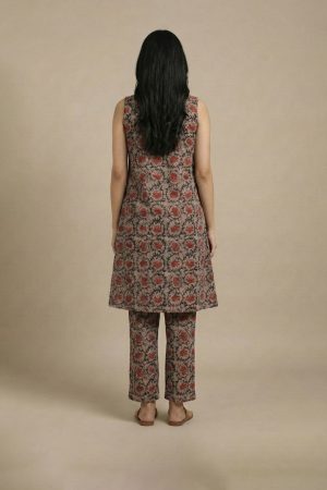 "Paisley Print Kurta Set front view – sleeveless V-neck kurta with matching printed pants"