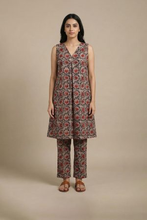 "Paisley Print Kurta Set front view – sleeveless V-neck kurta with matching printed pants"