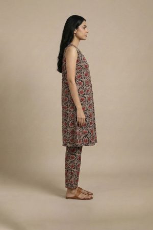 "Paisley Print Kurta Set front view – sleeveless V-neck kurta with matching printed pants"