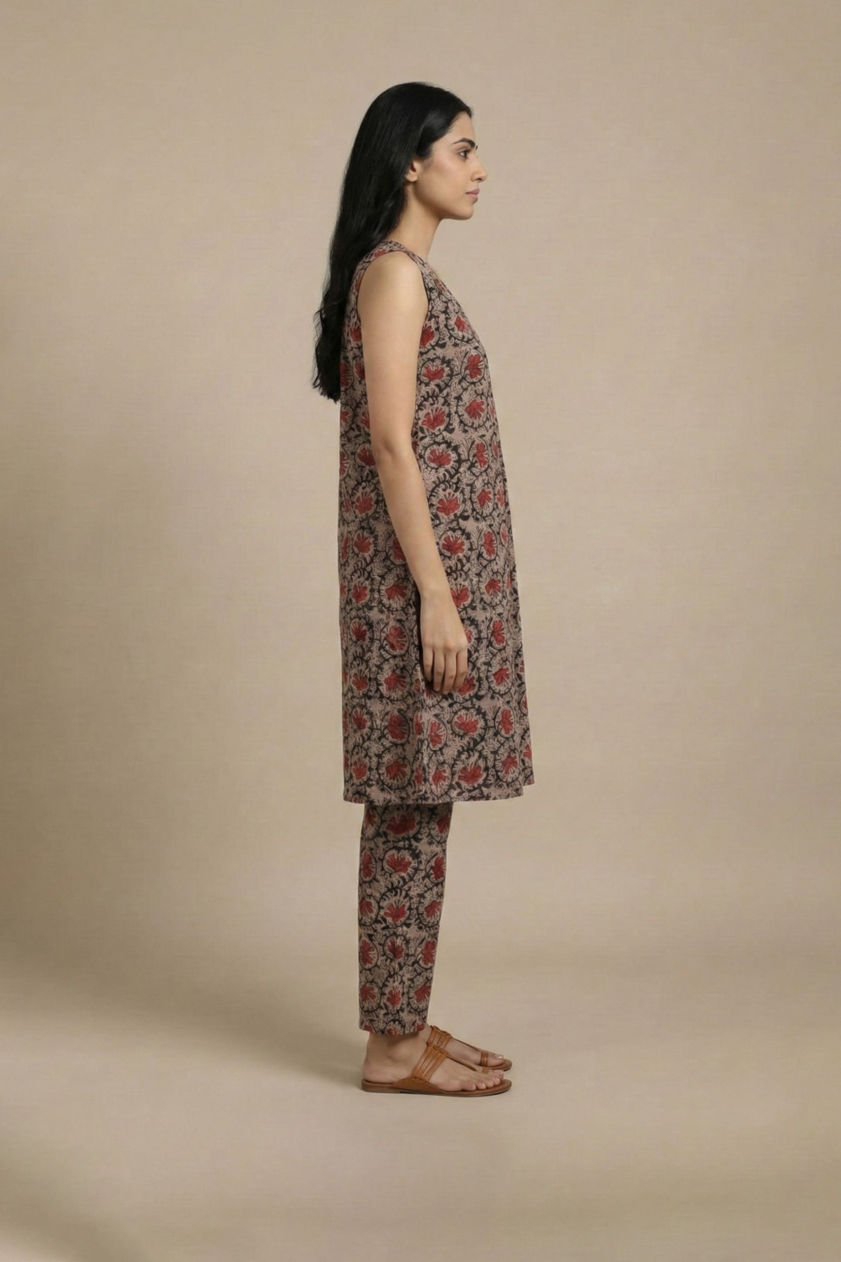 "Paisley Print Kurta Set front view – sleeveless V-neck kurta with matching printed pants"