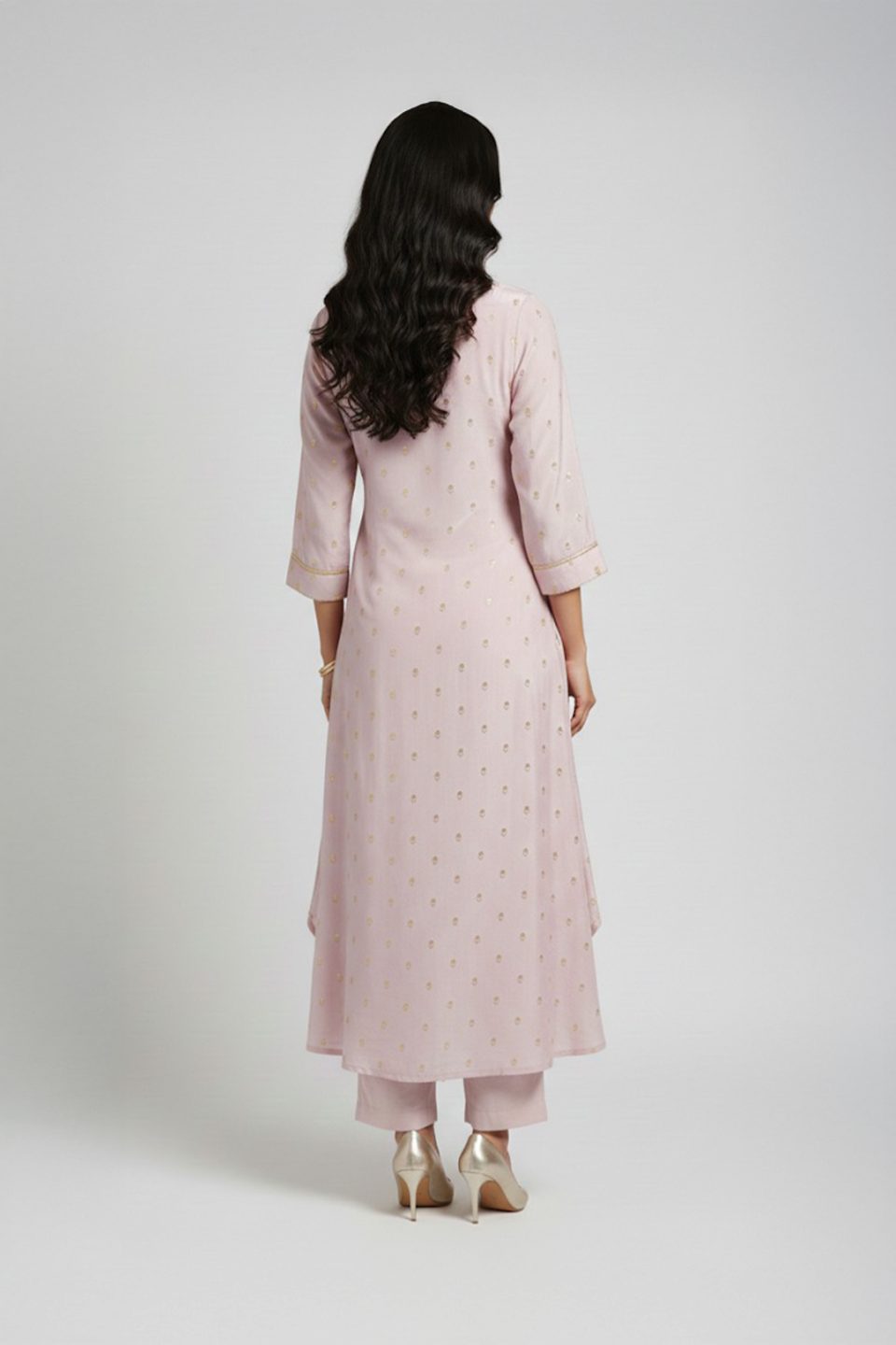 straight kurti set with V-neck and three-quarter sleeves