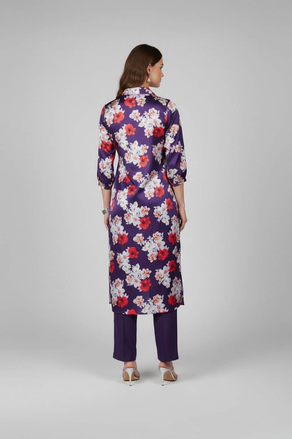 “Purple floral kurta set for women with V-neck and three-quarter sleeves”
